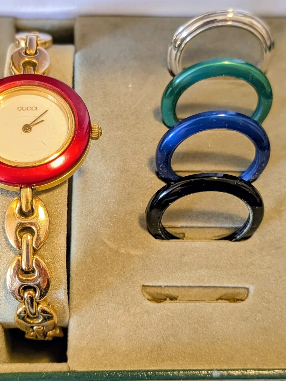 Gucci Women's Gold Bracelet Watch with Interchangeable Bezels Vintage Works - Picture 10 of 10